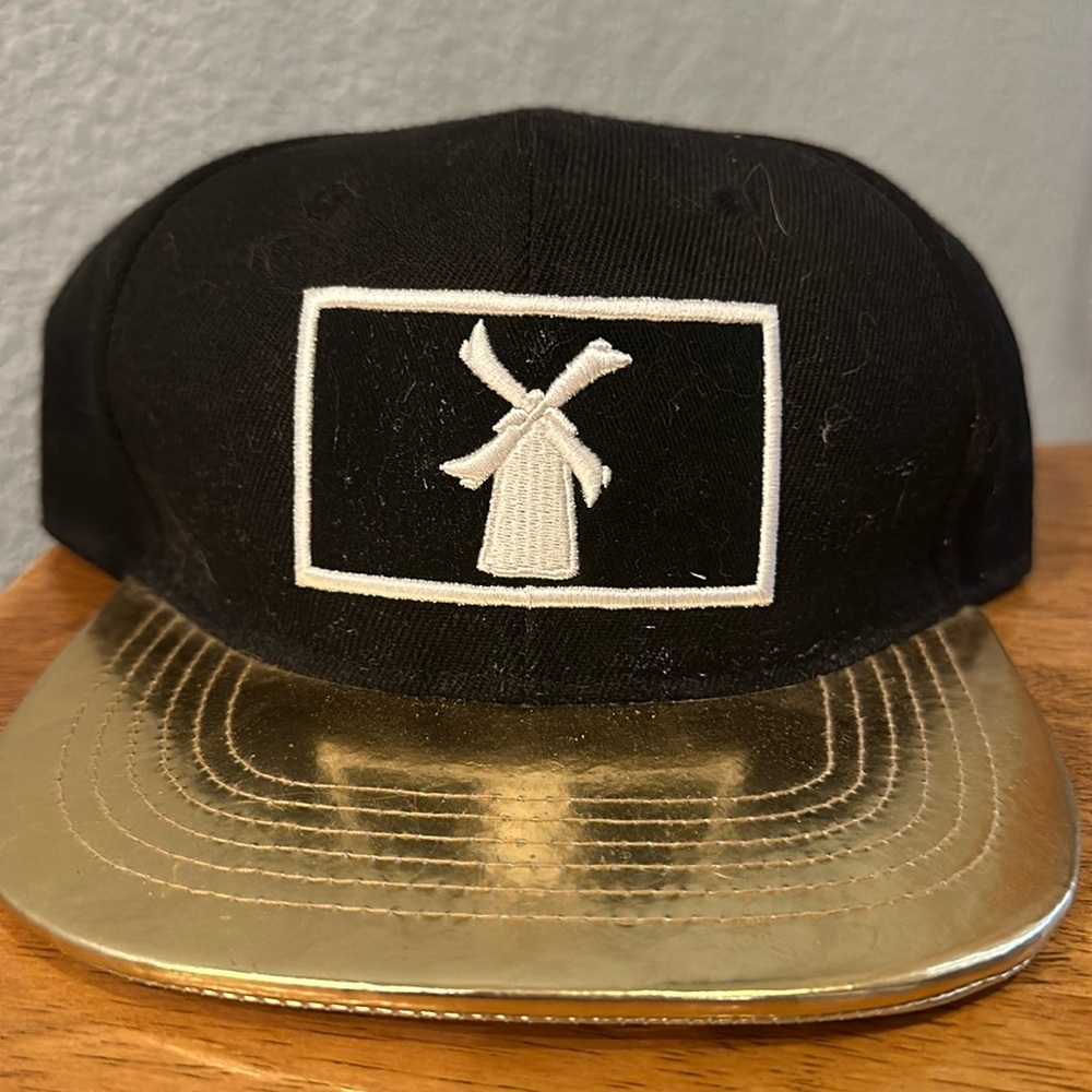 Dutch Bros hat